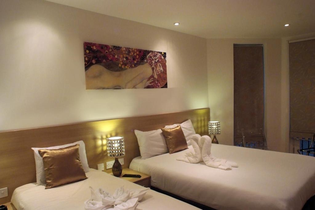 The Kensington Studios London Room photo
